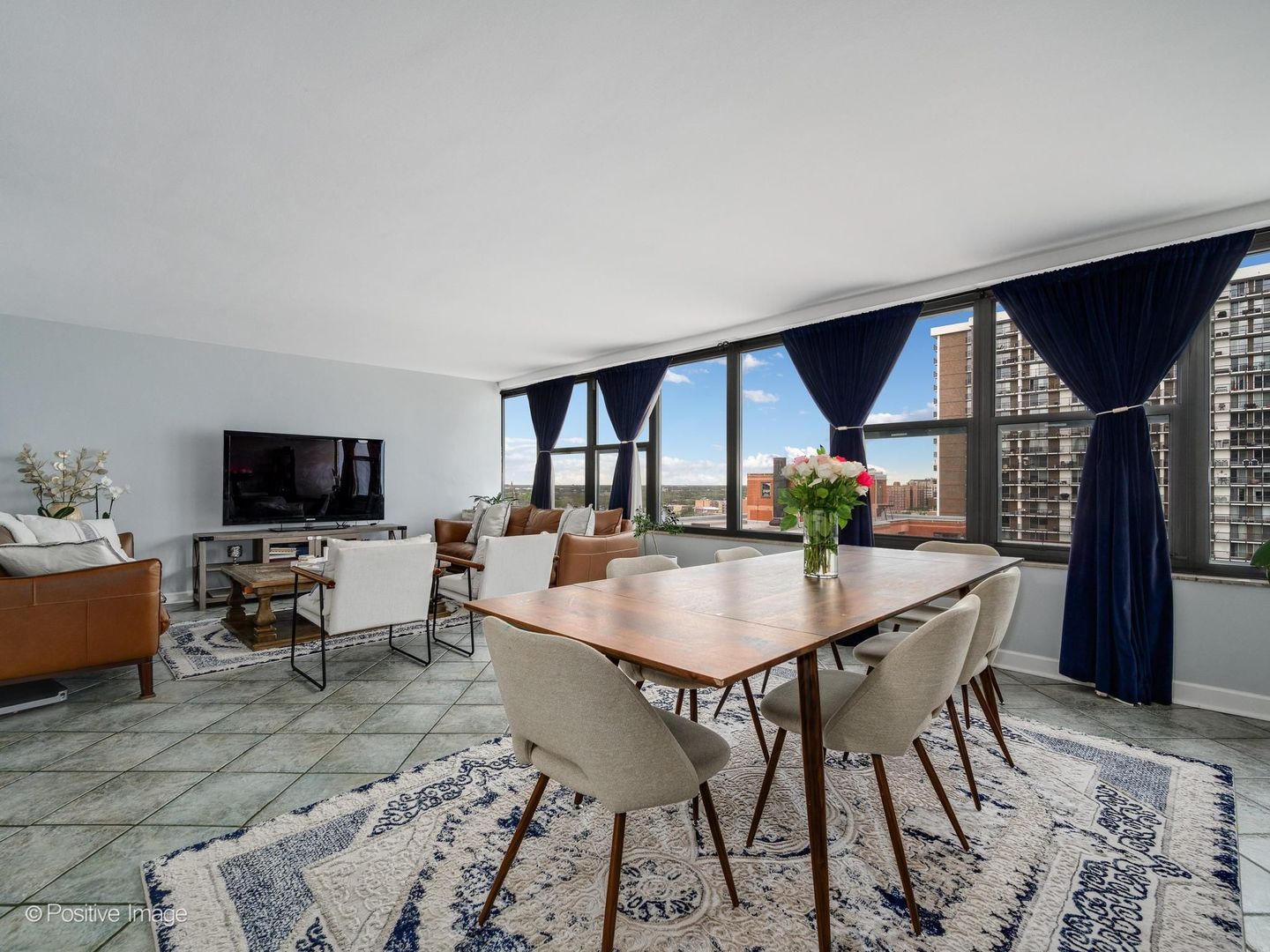 5801 North Sheridan Road, Unit 16B Chicago, IL 60660 - Photo 4 of 23 a dining room with furniture and window
