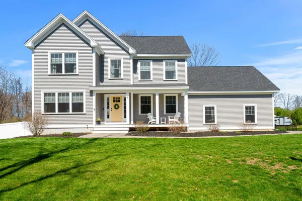 $829,900 | 4 Overlook Drive, Epping, NH 03042