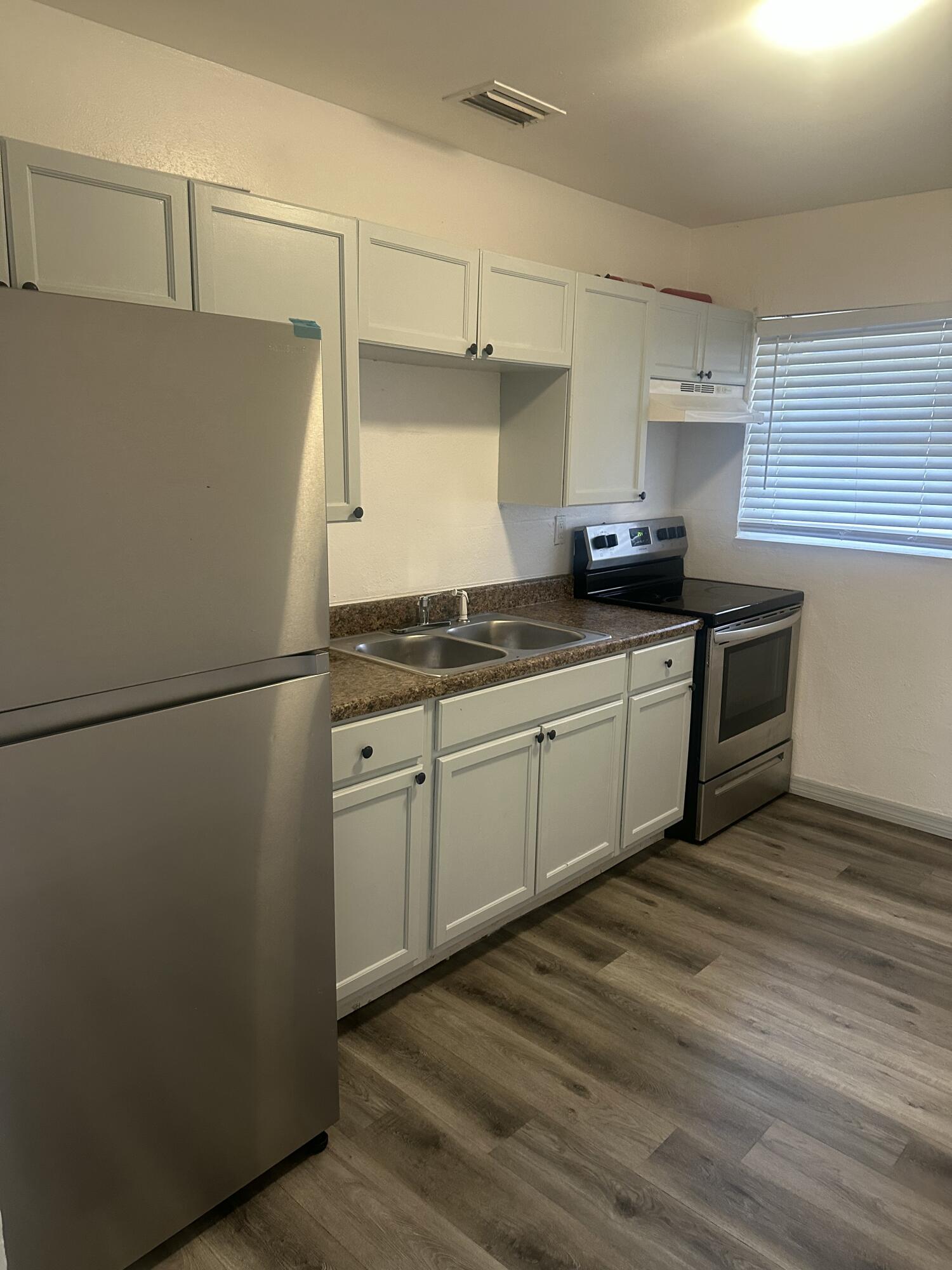 555 West 6th Street, Unit 1 Riviera Beach, FL 33404 - Photo 4 of 14 0563E7C2-1ECF-44D7-BEC6-1184F1BA04C8