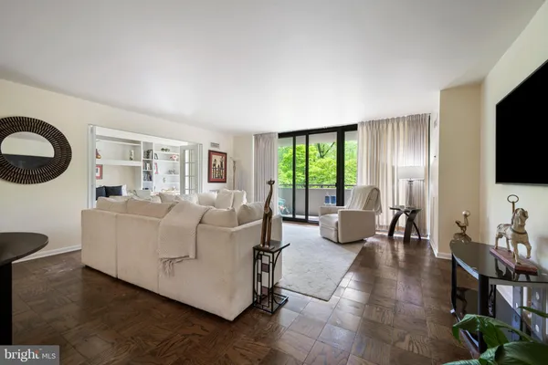 $2,950 | 4620 North Park Avenue, Unit 305W, Chevy Chase, MD 20815