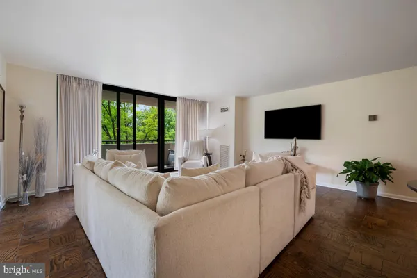 $2,950 | 4620 North Park Avenue, Unit 305W, Chevy Chase, MD 20815