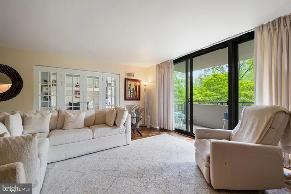 $2,950 | 4620 North Park Avenue, Unit 305W, Chevy Chase, MD 20815