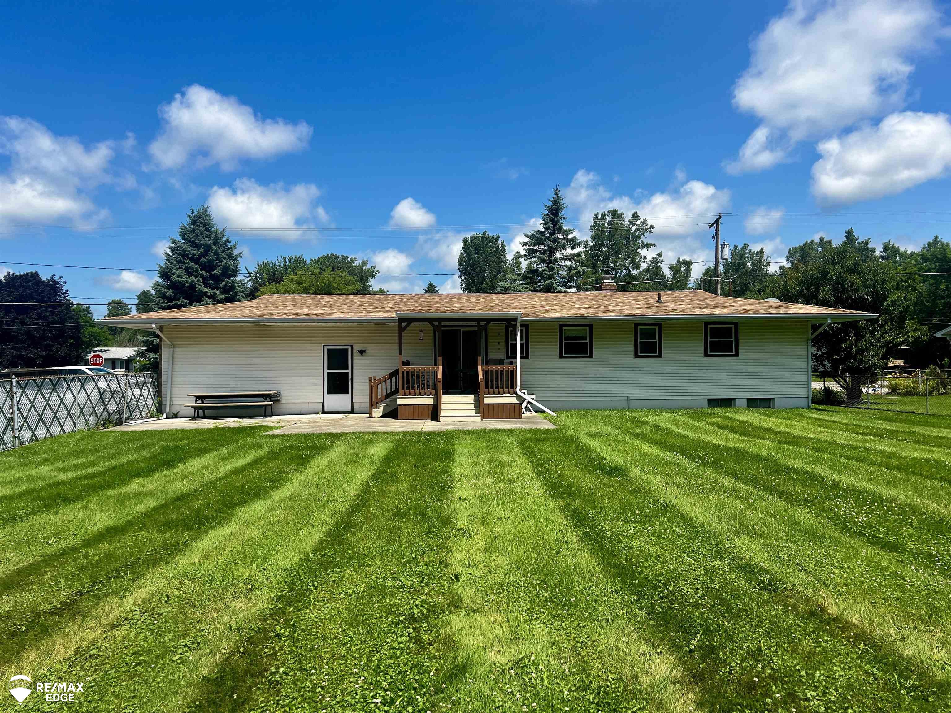 5222 East Carpenter Road Flint, MI 48506 - Photo 2 of 10 50149721-9f7c9e8f-6f5b-42cd-9746-8360c5e42254.JPG