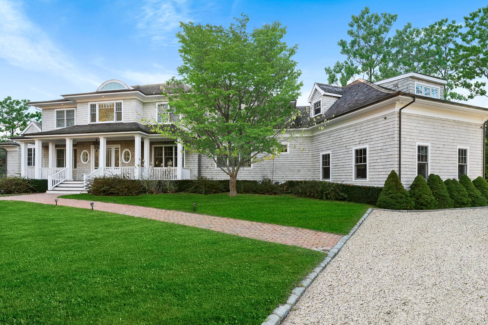 a view of a yard in front of house