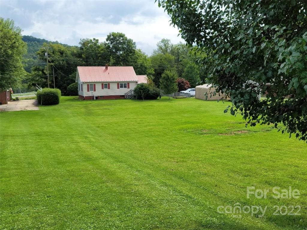 100 Hicks Road Burnsville, NC 28714 - Photo 7 of 42 Gallery Image 7
