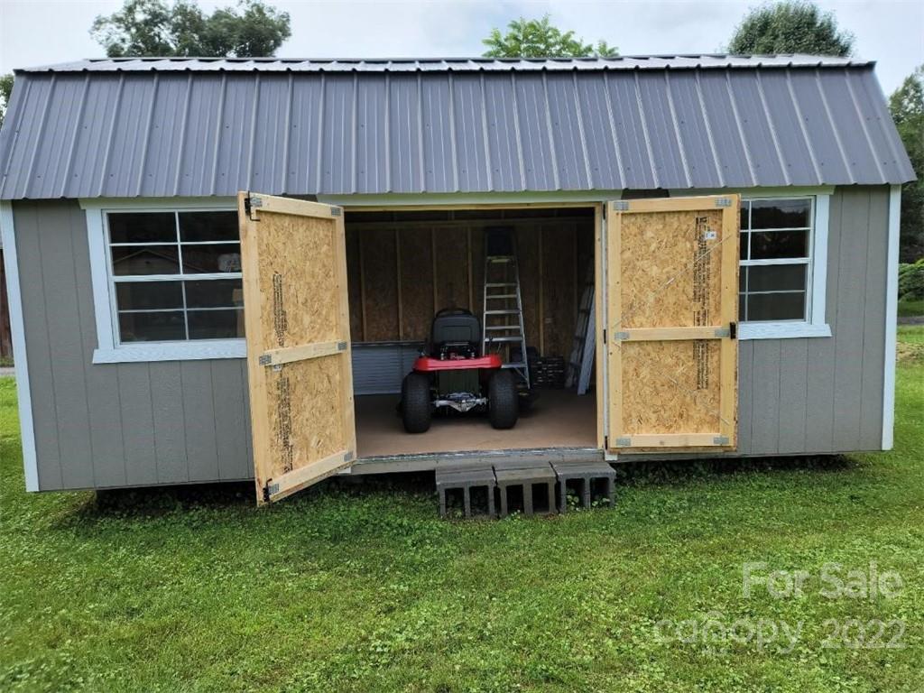 100 Hicks Road Burnsville, NC 28714 - Photo 8 of 42 Gallery Image 8
