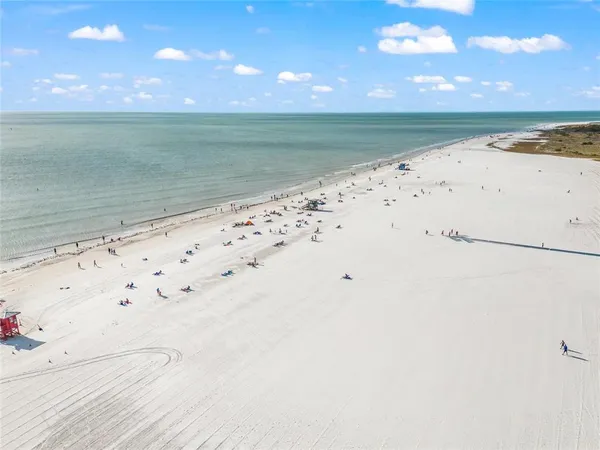 $580,000 | 915 Beach Road, Unit 215, Siesta Key, FL 34242