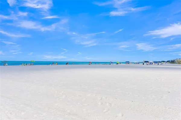 $580,000 | 915 Beach Road, Unit 215, Siesta Key, FL 34242