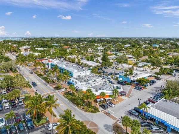 $580,000 | 915 Beach Road, Unit 215, Siesta Key, FL 34242
