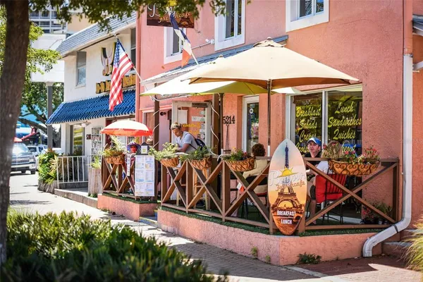 $580,000 | 915 Beach Road, Unit 215, Siesta Key, FL 34242