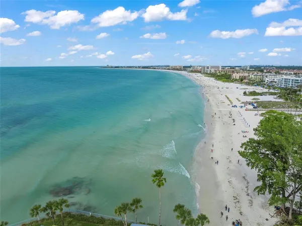 $580,000 | 915 Beach Road, Unit 215, Siesta Key, FL 34242