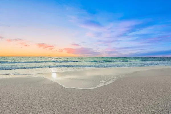 $580,000 | 915 Beach Road, Unit 215, Siesta Key, FL 34242