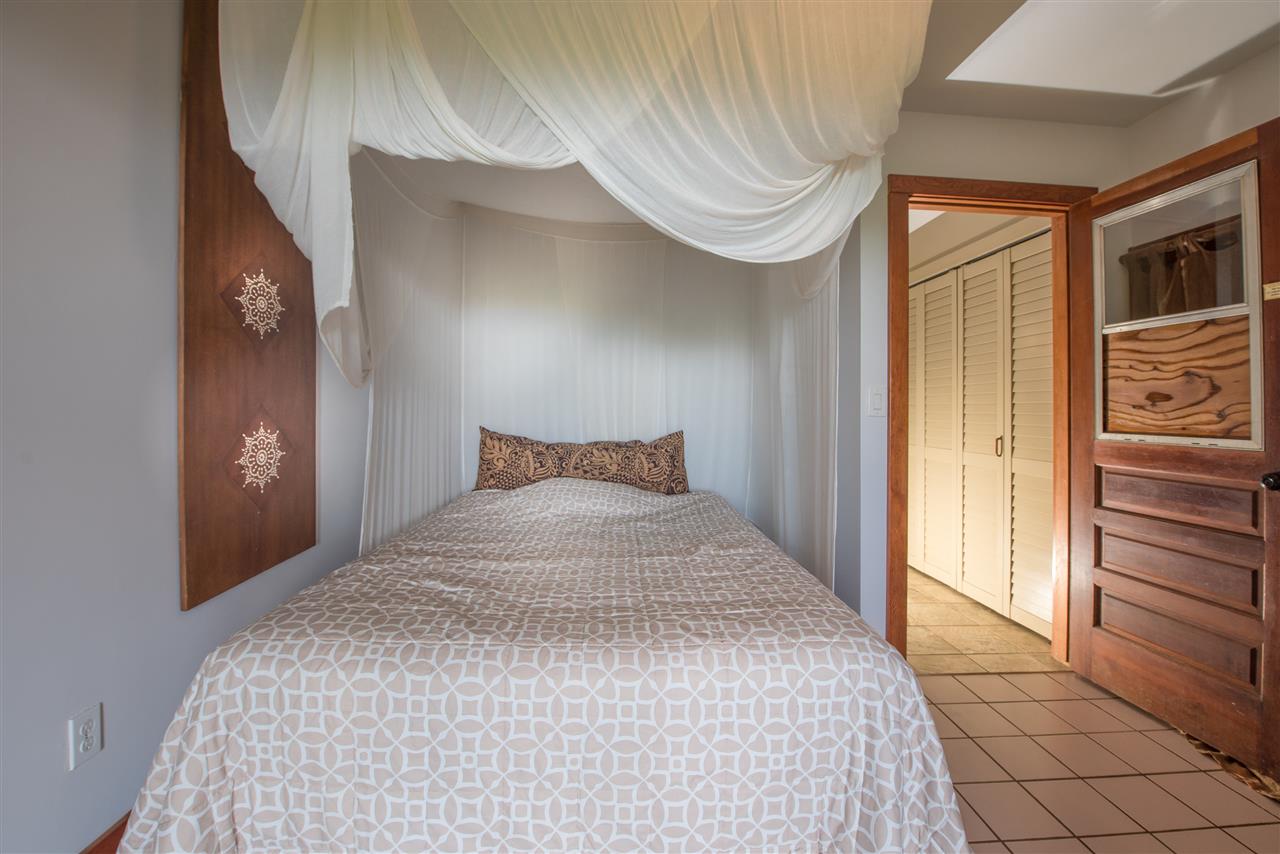 101 West Waipio Road Haiku, HI 96708 - Photo 20 of 30 a bedroom with a bed and a mirror