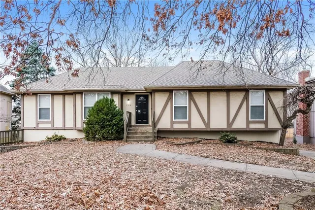 $2,755 | 7916 Bradshaw Street, Lenexa, KS 66215