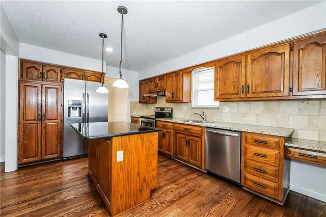$2,755 | 7916 Bradshaw Street, Lenexa, KS 66215