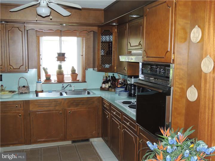80 Cannon Place Oreland, PA 19075 - Photo 9 of 18 Kitchen