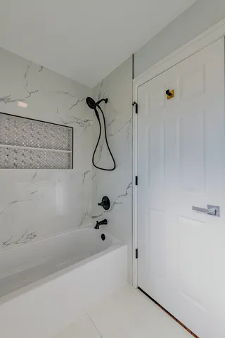 $639,900 | 380 Ventura Club Drive, Roselle, IL 60172