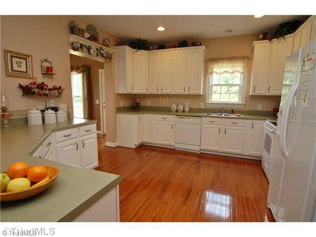 6327 Post Road Thomasville, NC 27360 - Photo 5 of 16 Kitchen.