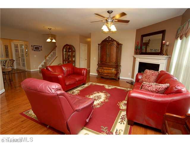 6327 Post Road Thomasville, NC 27360 - Photo 8 of 16 Living Room.