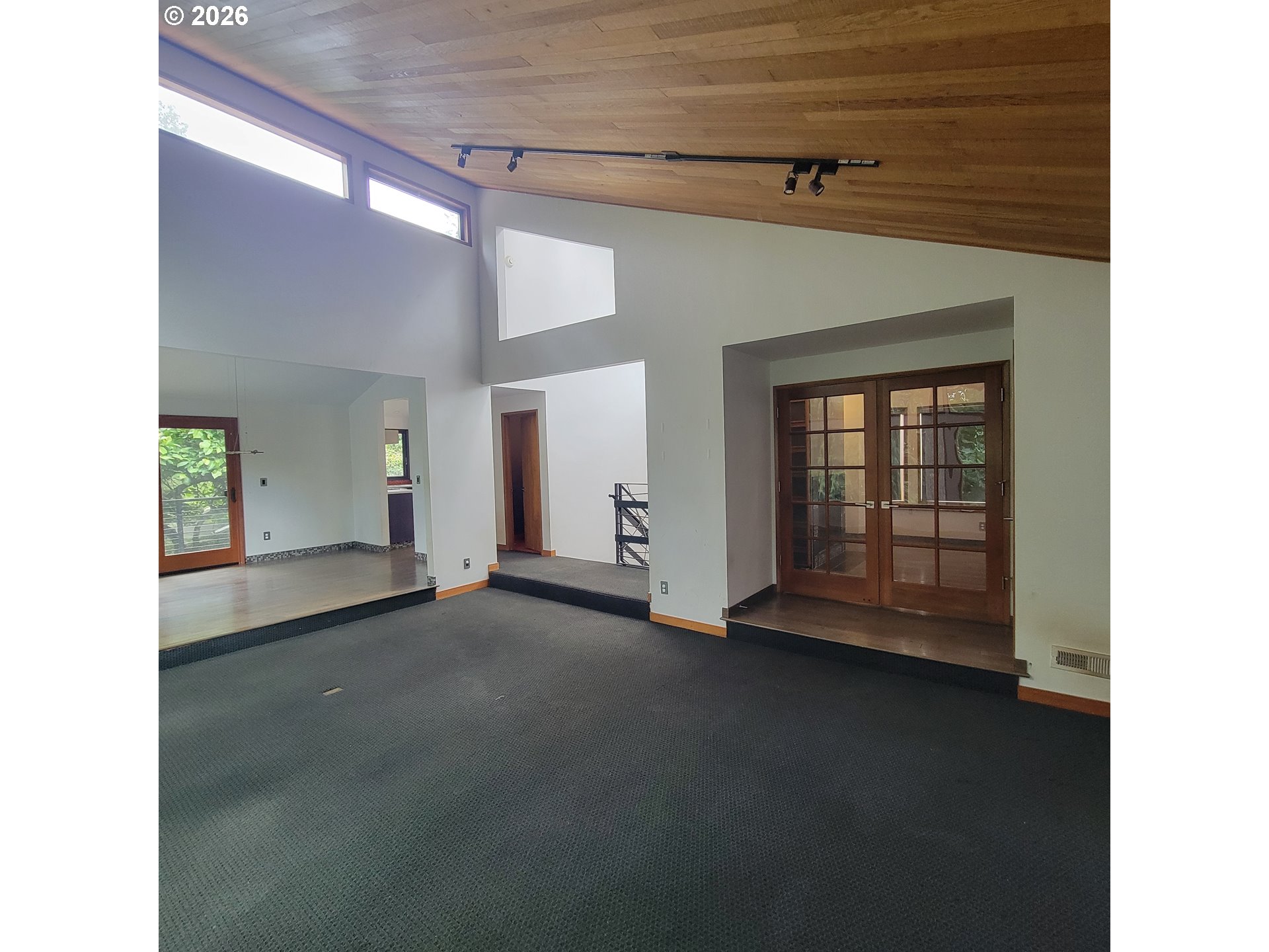 755 Southwest Chestnut Street Portland, OR 97219 - Photo 7 of 39