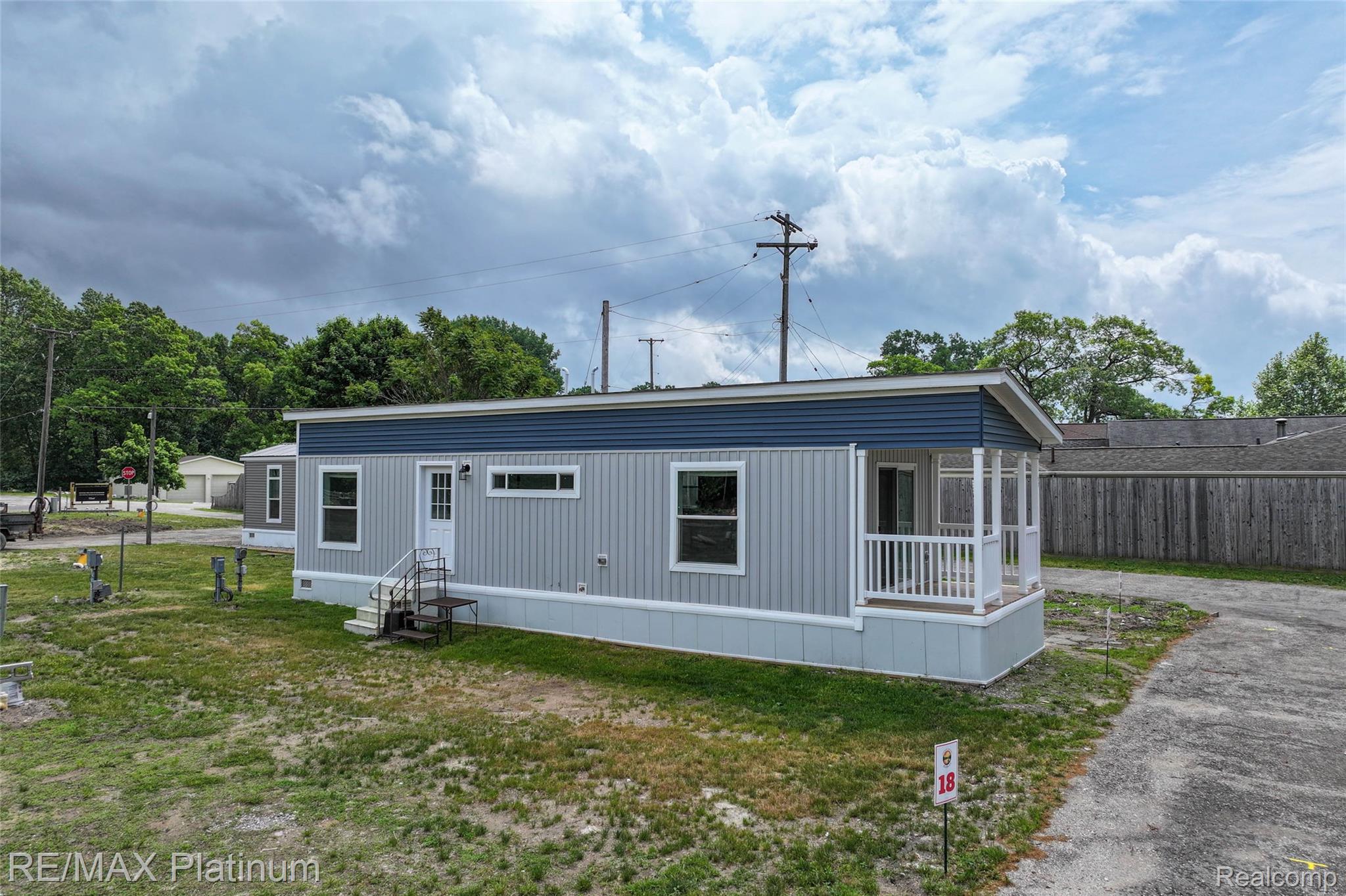 17 Sunset Lane Fenton, MI 48430 - Photo 2 of 19 PLR 17-2.jpg
