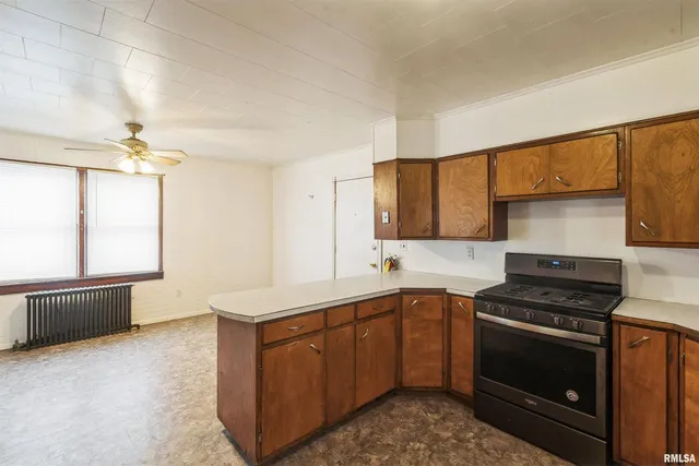 $149,000 | 557 6th Avenue South, Clinton, IA 52732