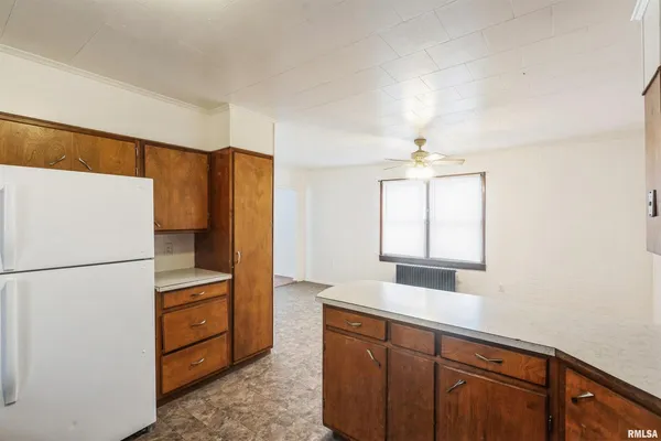 $139,000 | 557 6th Avenue South, Clinton, IA 52732