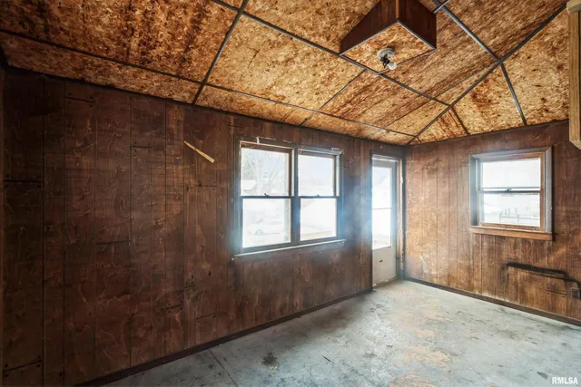 $149,000 | 557 6th Avenue South, Clinton, IA 52732