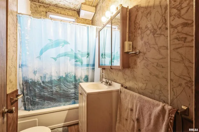 $149,000 | 557 6th Avenue South, Clinton, IA 52732