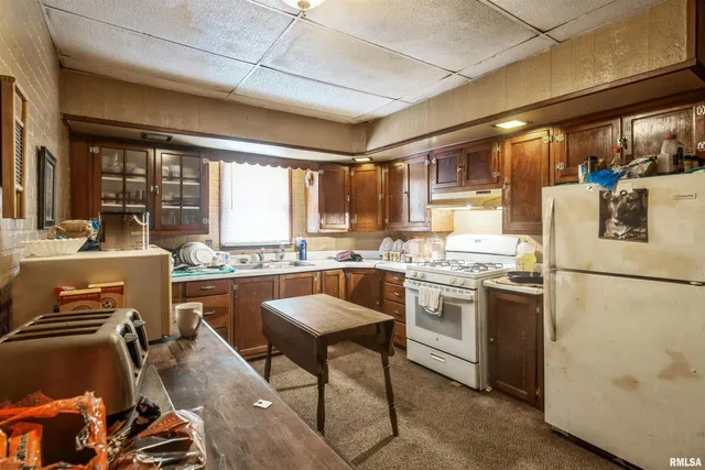 $149,000 | 557 6th Avenue South, Clinton, IA 52732