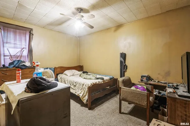 $149,000 | 557 6th Avenue South, Clinton, IA 52732