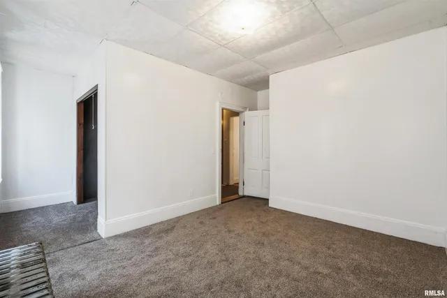 $149,000 | 557 6th Avenue South, Clinton, IA 52732