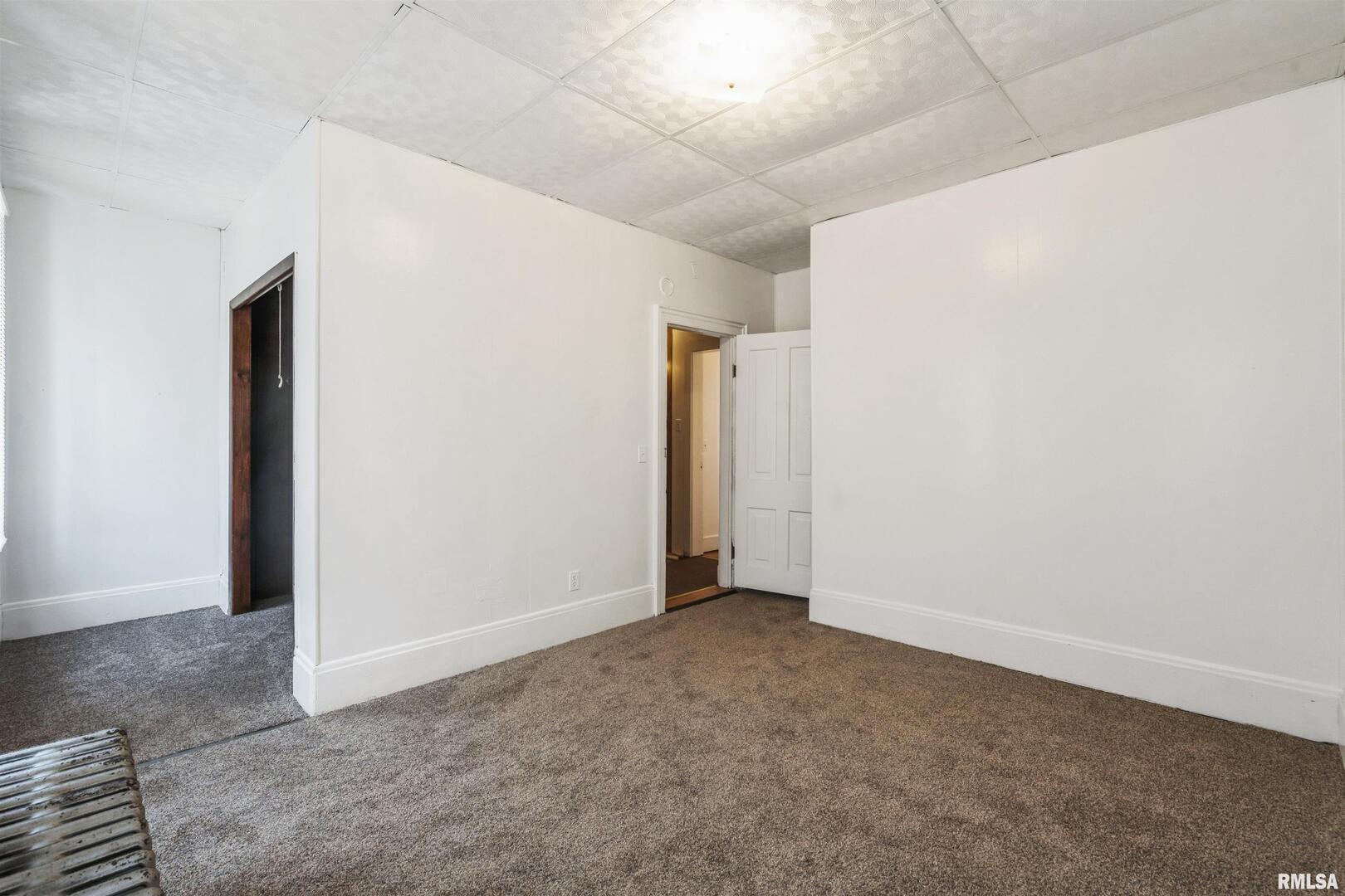 557 6th Avenue South Clinton, IA 52732 - Photo 4 of 25