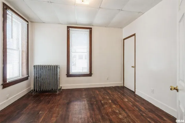 $149,000 | 557 6th Avenue South, Clinton, IA 52732