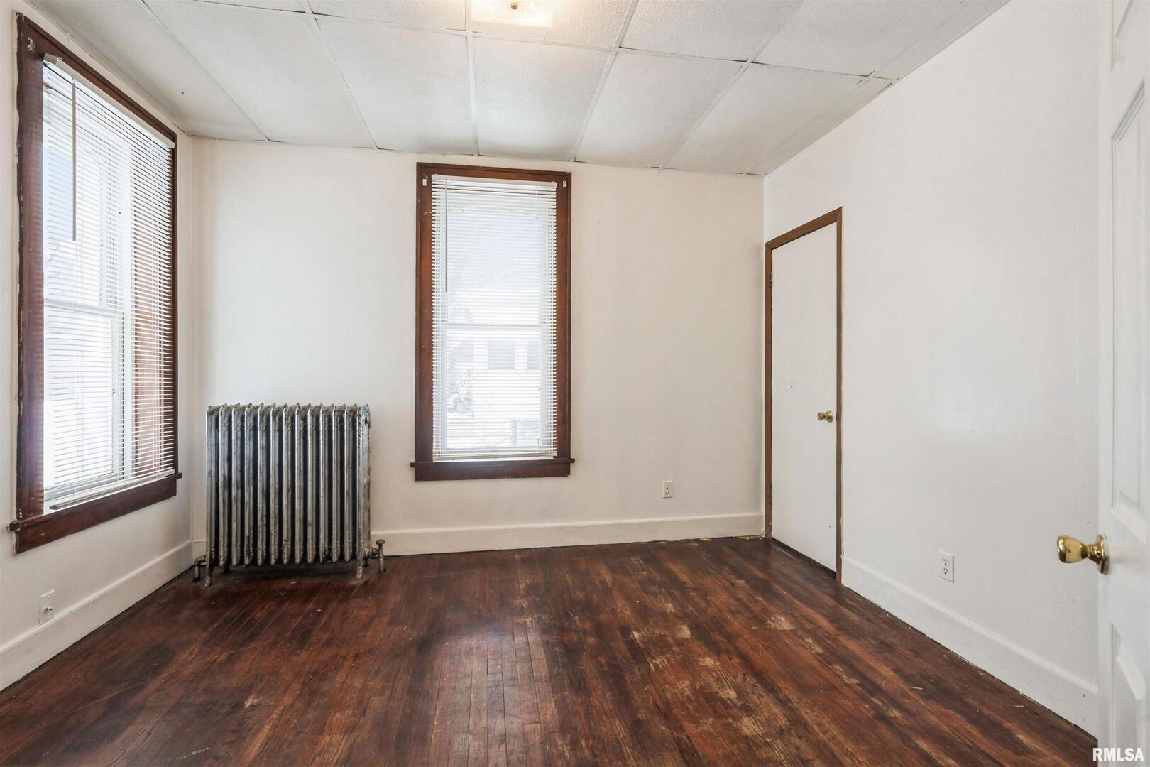 557 6th Avenue South Clinton, IA 52732 - Photo 5 of 25