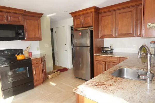 $4,900 | 18 Pequot Road, Unit SF, Wayland, MA 01778