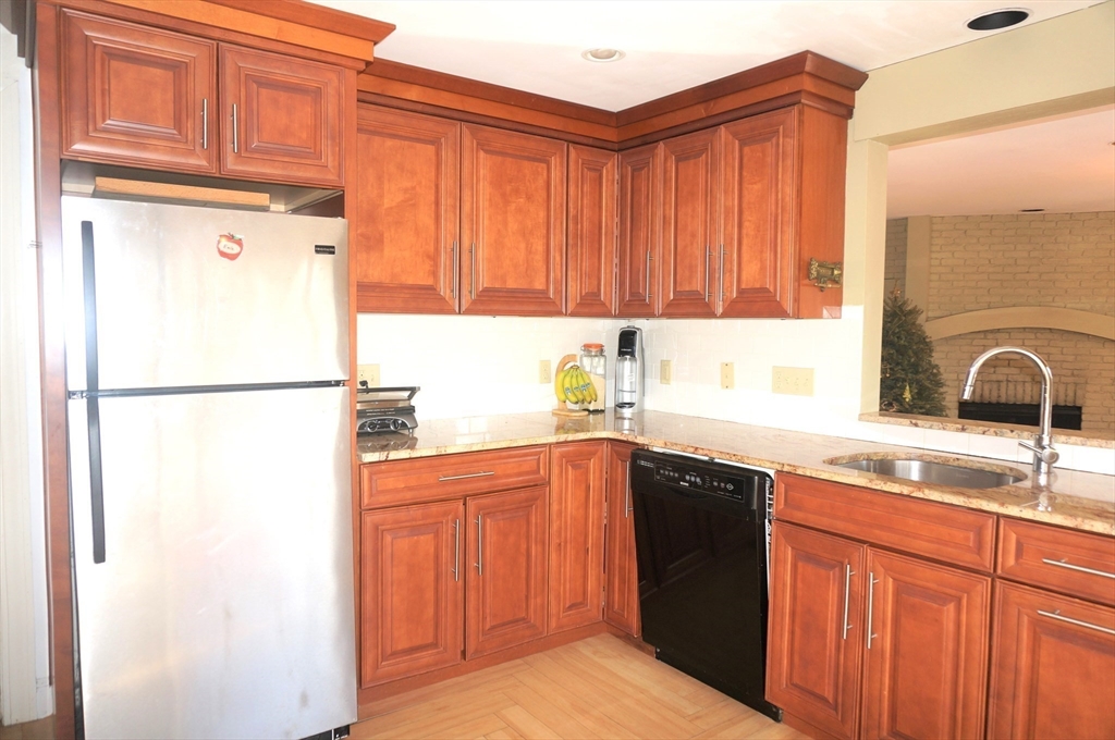 18 Pequot Road, Unit SF Wayland, MA 01778 - Photo 9 of 31