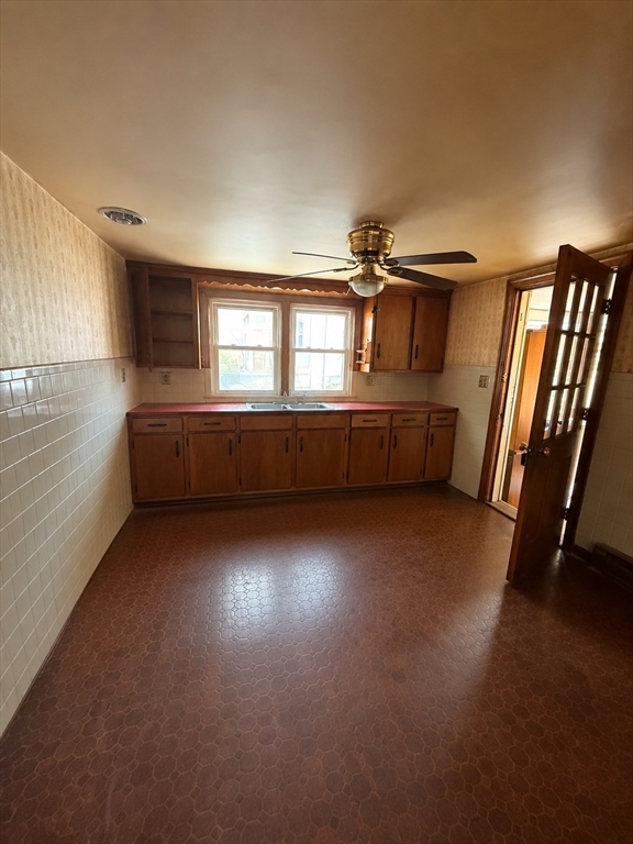 7 Lorette Street Boston, MA 02132 - Photo 3 of 18