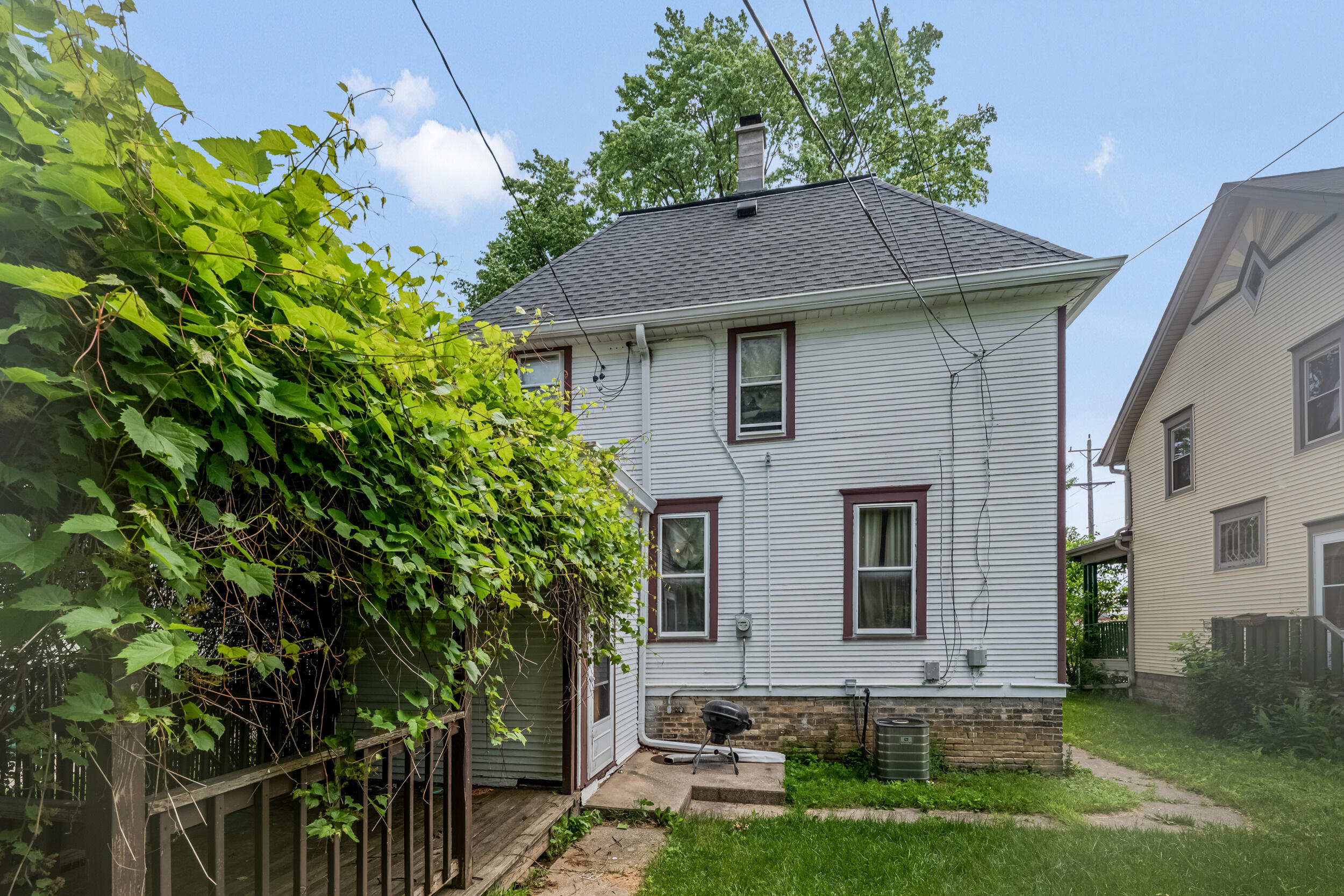1648 Boyd Avenue Racine, WI 53405 - Photo 5 of 7 Rear