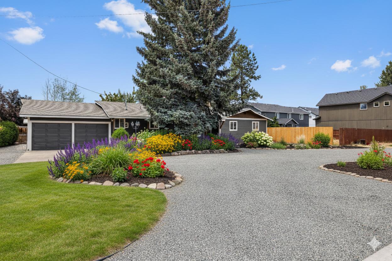 61125 Brosterhous Road Bend, OR 97702 - Photo 3 of 24 Virtual Landscaping
