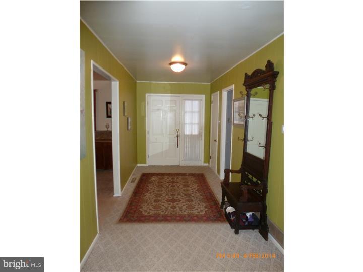 17 Ardmore Road Newark, DE 19713 - Photo 2 of 14 Foyer