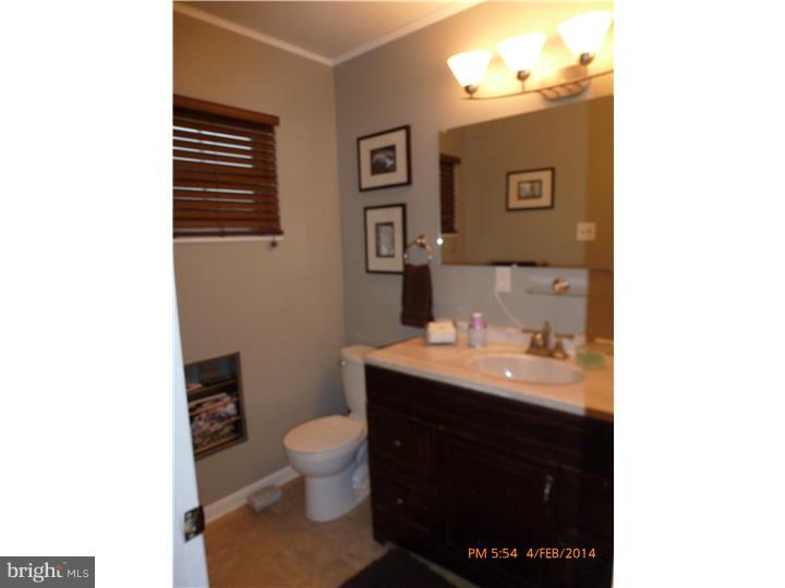 17 Ardmore Road Newark, DE 19713 - Photo 11 of 14 Bathroom