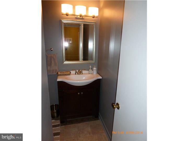 17 Ardmore Road Newark, DE 19713 - Photo 6 of 14 Half Bath