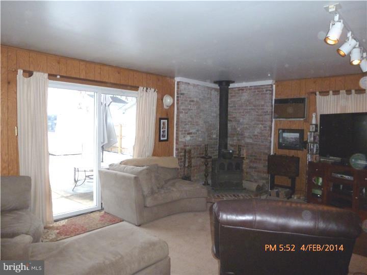 17 Ardmore Road Newark, DE 19713 - Photo 7 of 14 Family Room
