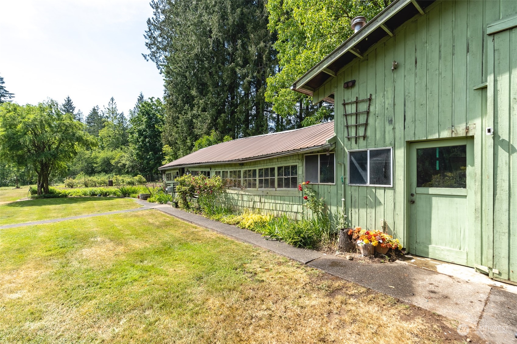 3326 Cedarville Road Bellingham, WA 98226 - Photo 19 of 40 a front view of a house with a garden