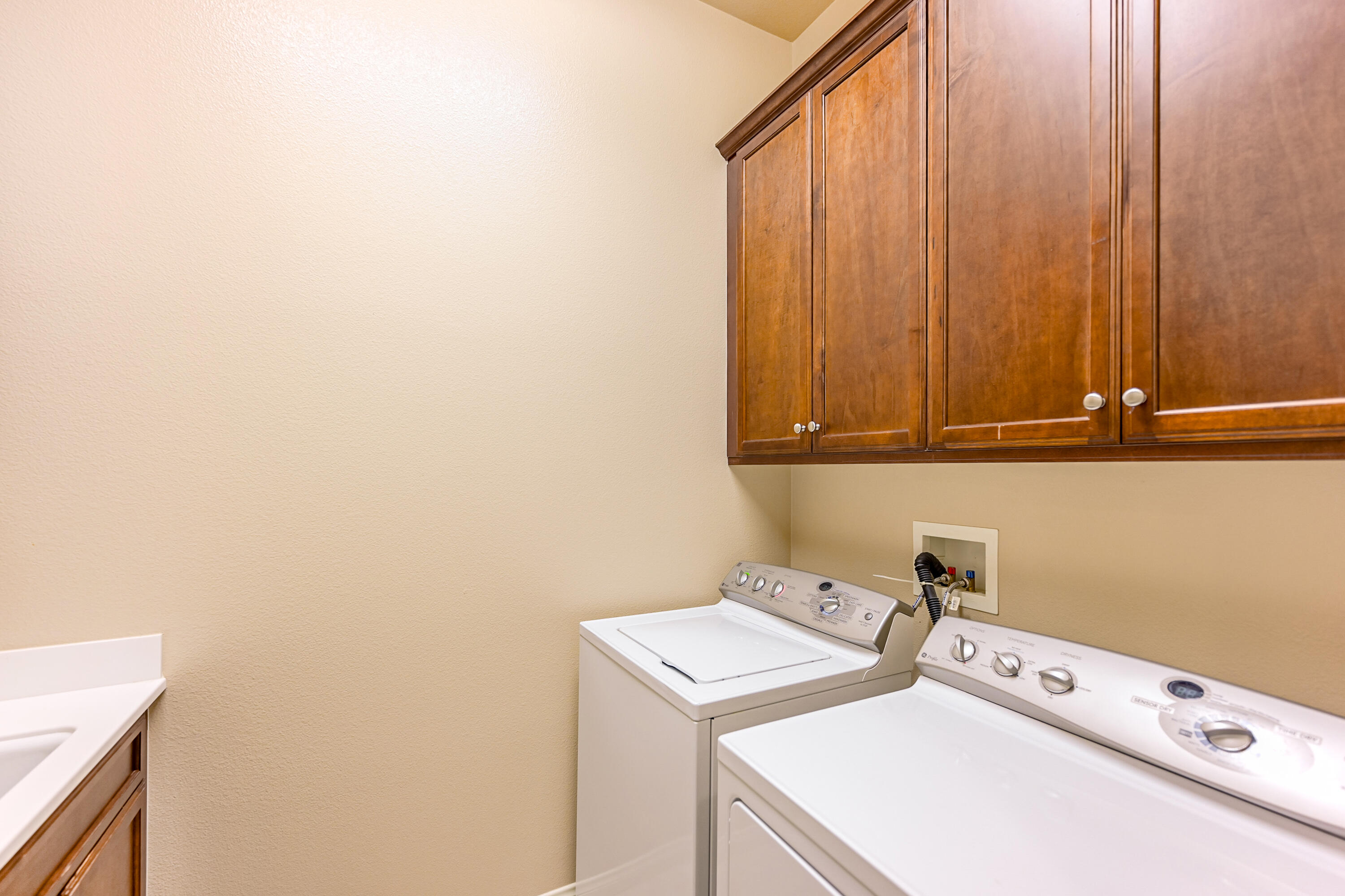 81674 Avenida Celaya Indio, CA 92203 - Photo 20 of 43 a utility room with dryer and washer