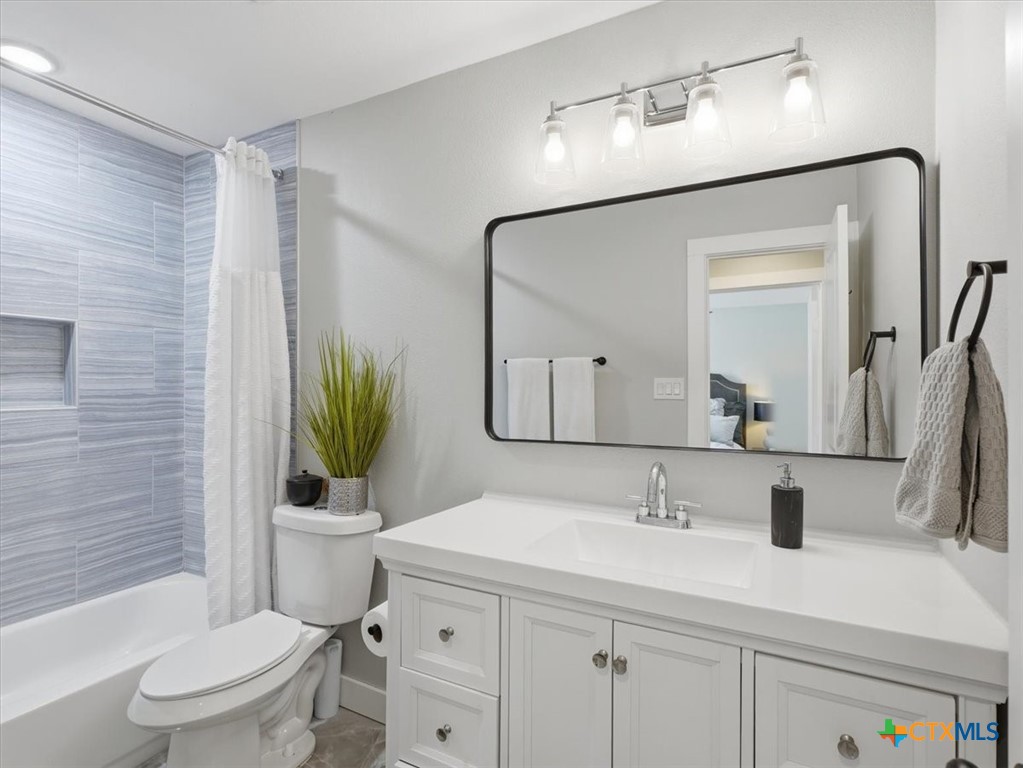 6464 Highview Terrace Watauga, TX 76148 - Photo 15 of 29 Hall Bath