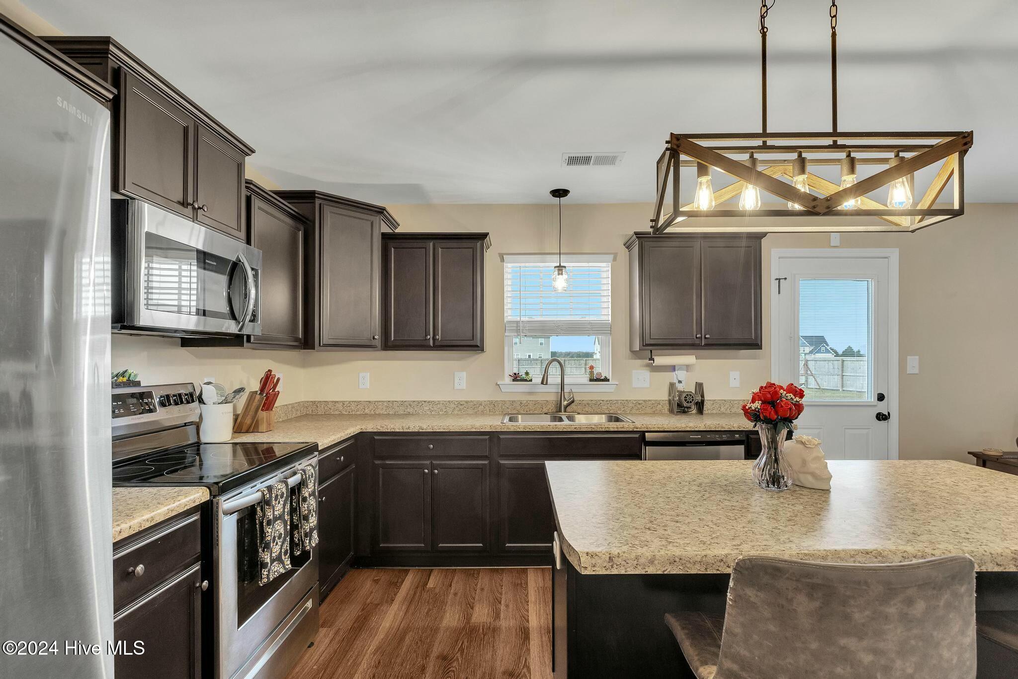 204 Trophy Ridge Drive Richlands, NC 28574 - Photo 13 of 33 Kitchen