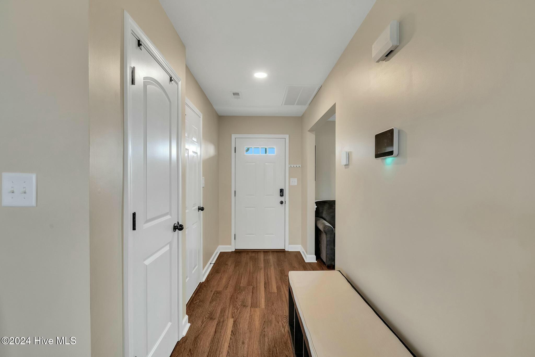 204 Trophy Ridge Drive Richlands, NC 28574 - Photo 5 of 33 Hallway