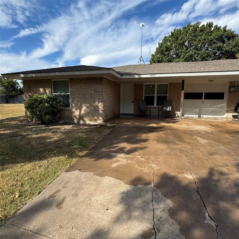 a view of a house with outdoor space